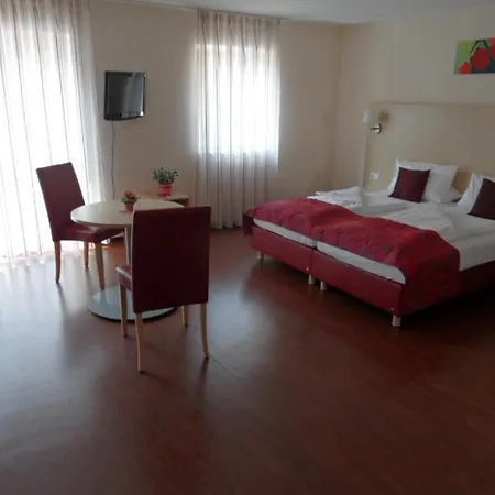 Zum Engel - Gaestehaus Hotel 3*