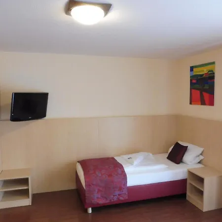 Zum Engel - Gaestehaus Otel